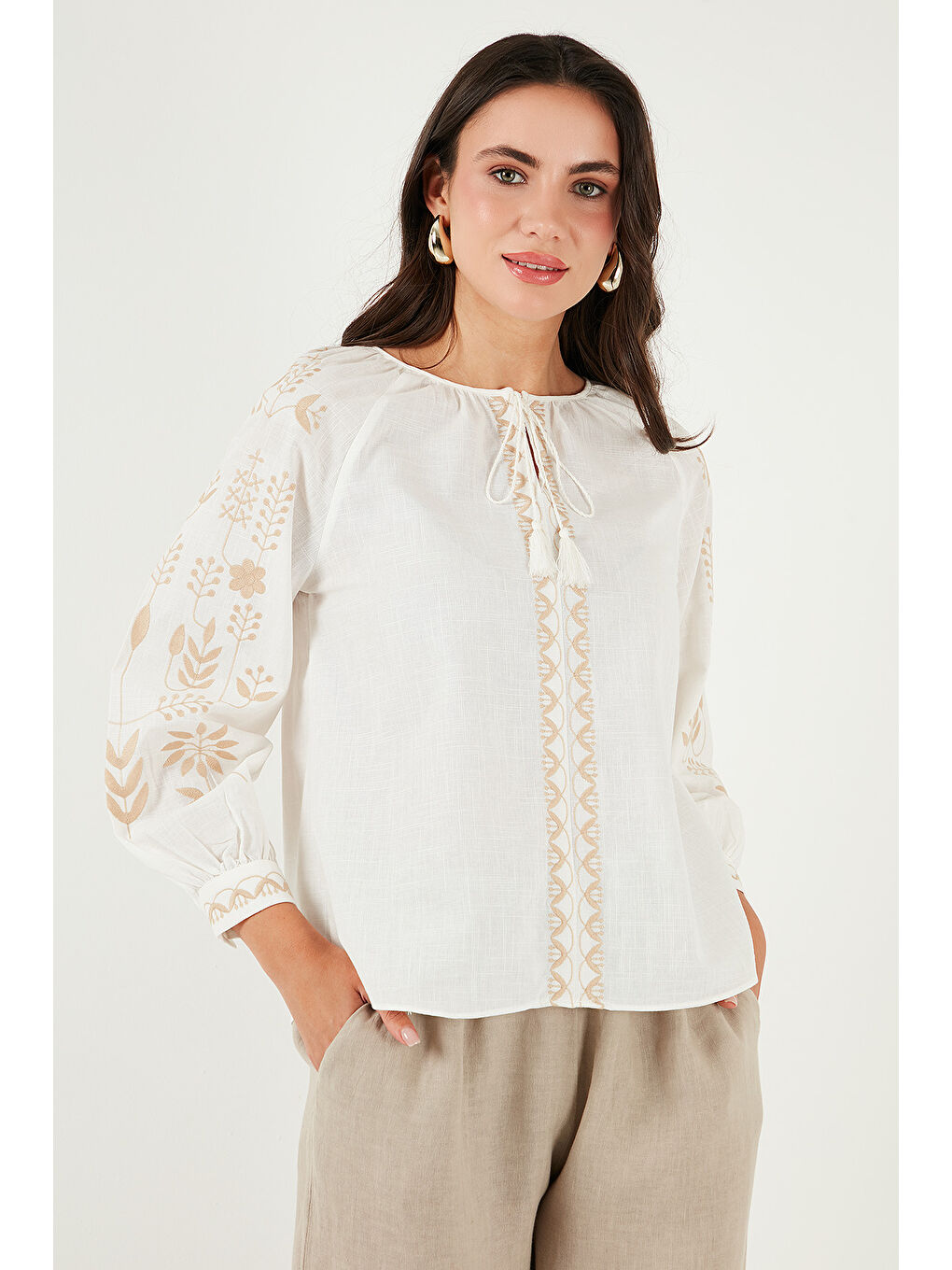 Ekru Pamuklu Regular Fit Balon Kol Nakış İşlemeli Kadın Bluz 6110936-1