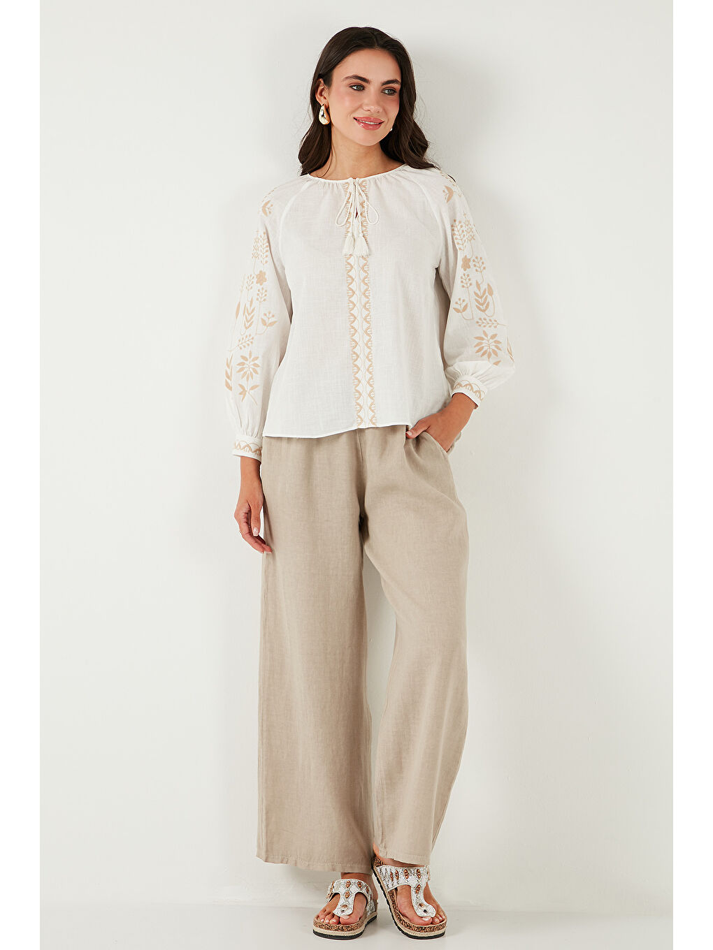 Ekru Pamuklu Regular Fit Balon Kol Nakış İşlemeli Kadın Bluz 6110936-2