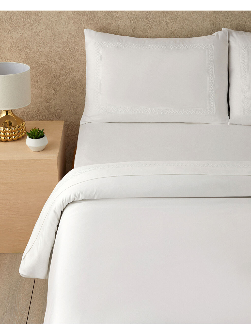 Modello Pamuk Saten Nakışlı King Size Nevresim Takımı Beyaz-1