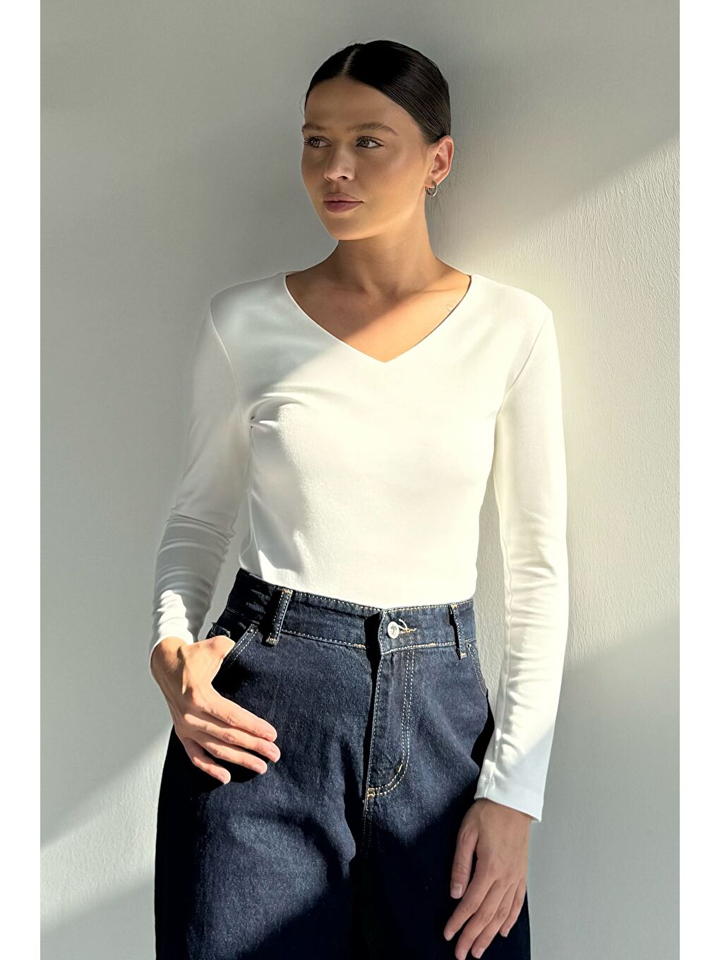 Ekru V Yaka Basıc Bluz-1
