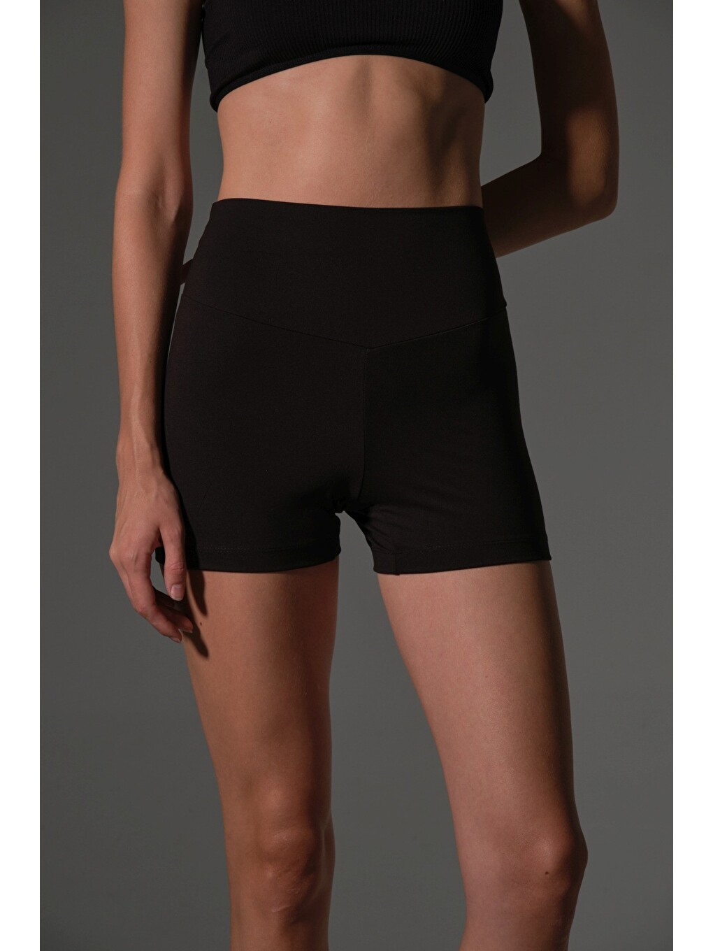 Siyah yüksek bel toparlayıcı esnek kumaş, kadın spor taytı 10 cm comfortlux high rise hot pants-3