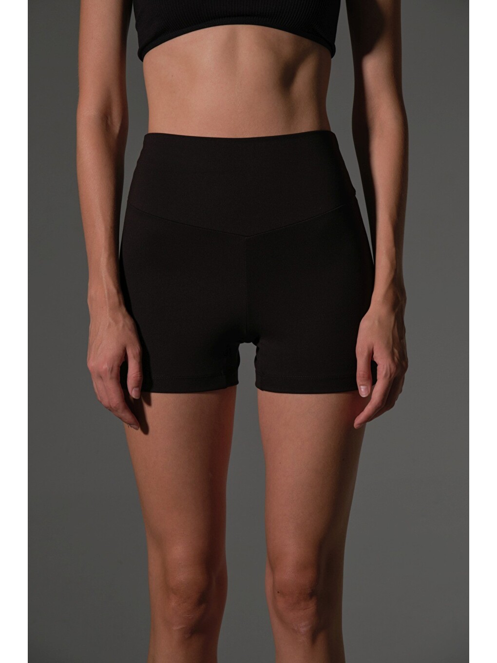 Siyah yüksek bel toparlayıcı esnek kumaş, kadın spor taytı 10 cm comfortlux high rise hot pants-7