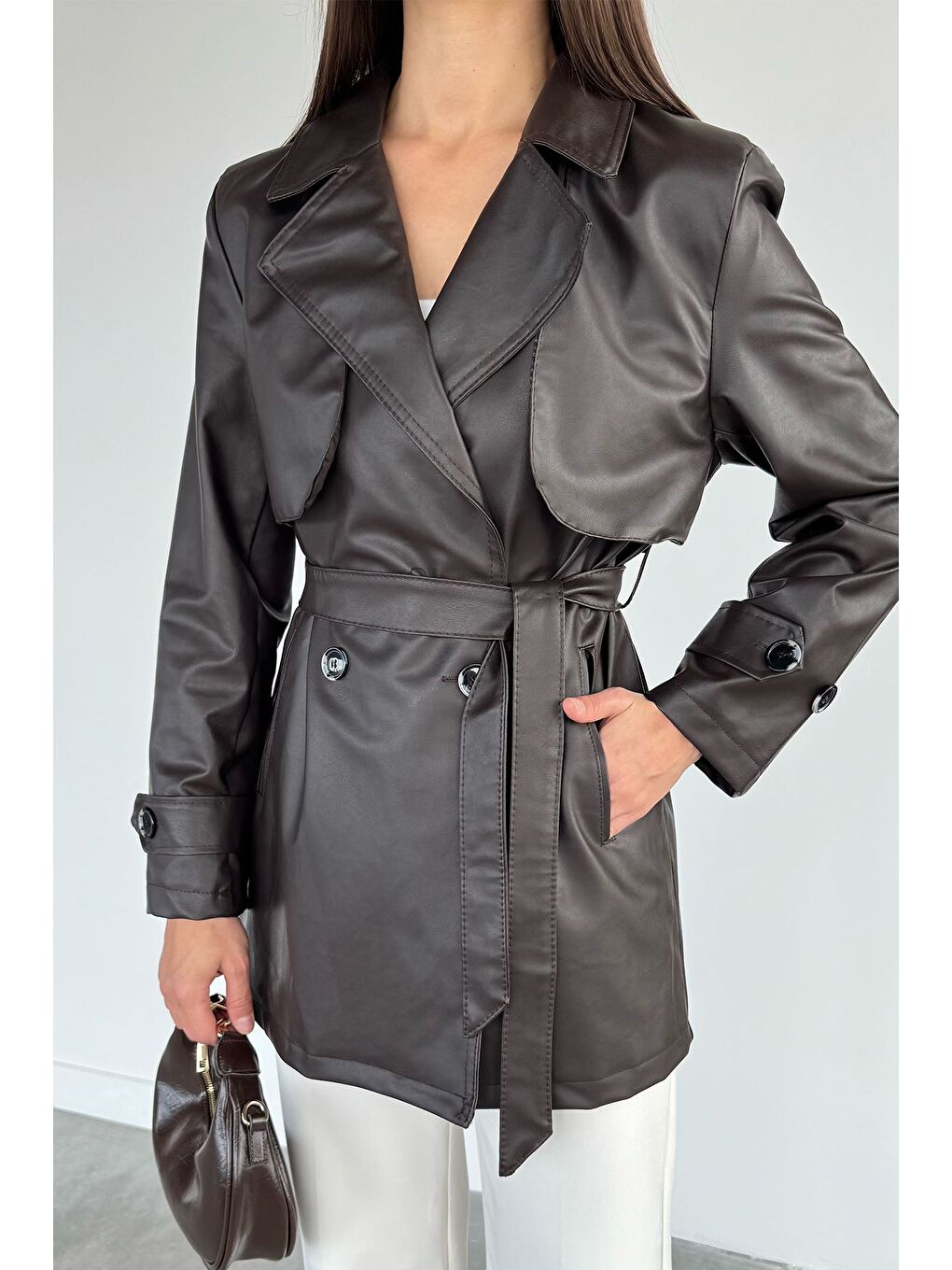 Kahverengi Kadın Çift Cepli Bel Kuşaklı Düğmeli Suni Deri Trençkot