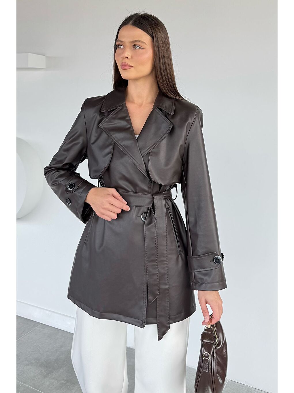 Kahverengi Kadın Çift Cepli Bel Kuşaklı Düğmeli Suni Deri Trençkot-1