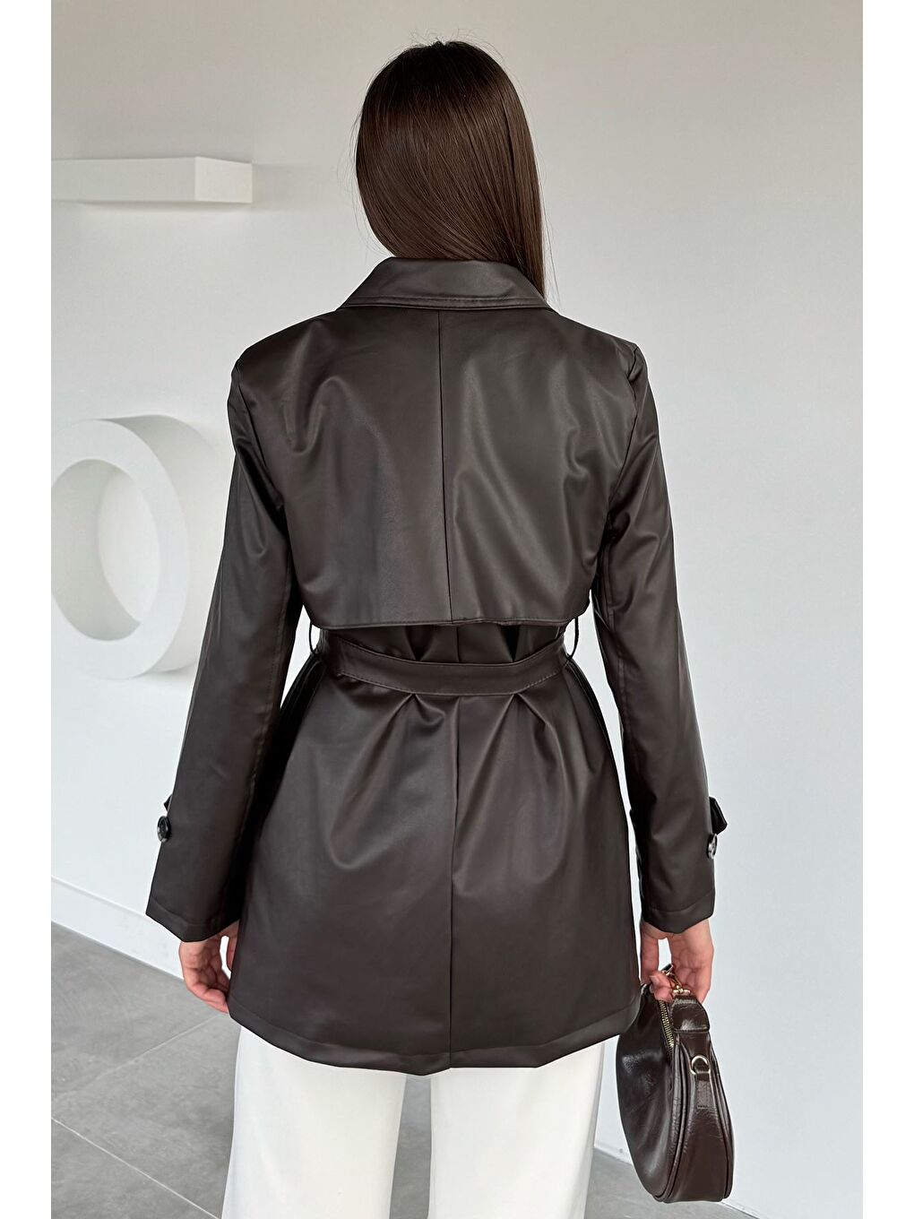 Kahverengi Kadın Çift Cepli Bel Kuşaklı Düğmeli Suni Deri Trençkot-3