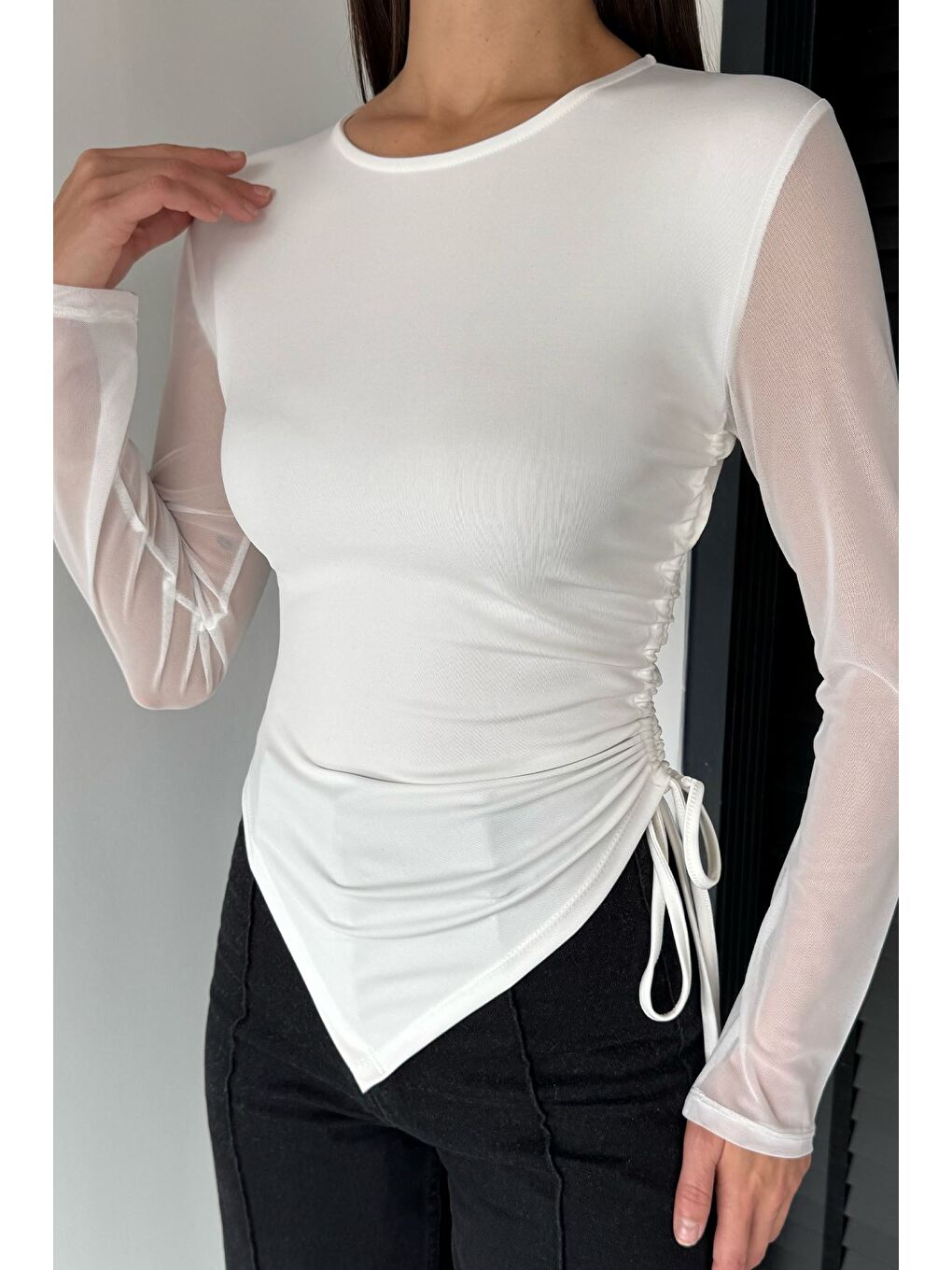 Ekru Kadın Yan Büzgü Detaylı Kollar Tüllü Elastanlı Bluz-2
