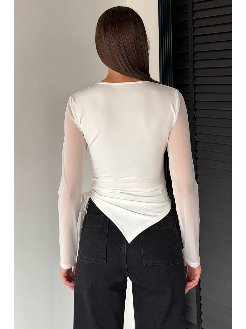 Ekru Kadın Yan Büzgü Detaylı Kollar Tüllü Elastanlı Bluz-3