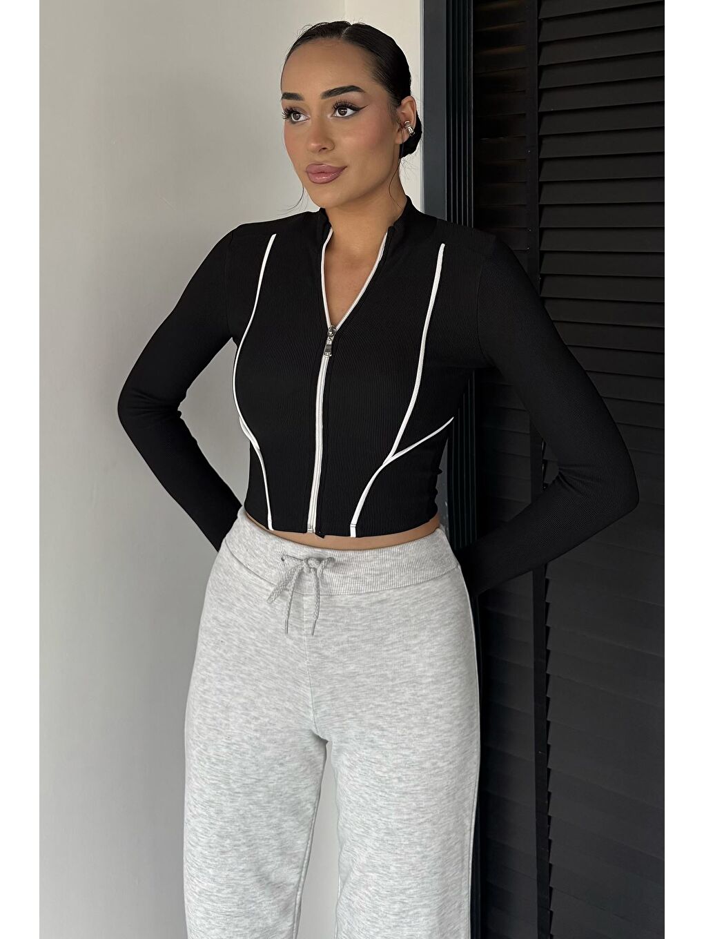 Siyah Kadın Şerit Detaylı Ön Fermuarlı Elastanlı Crop Top Bluz-1