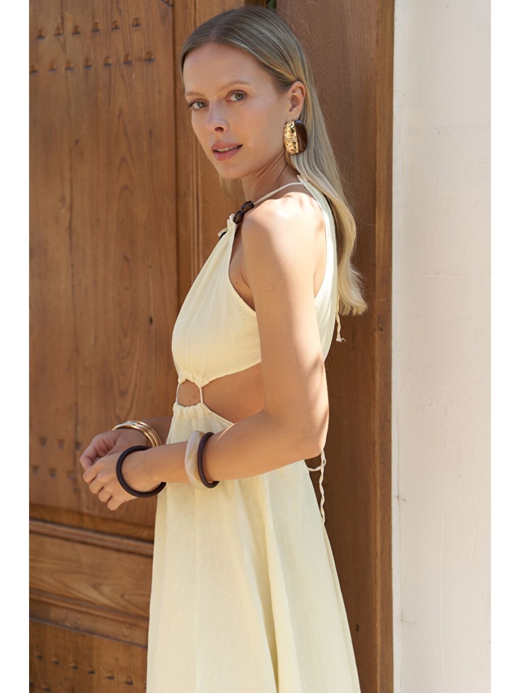 Bunina Bağcıklı Boncuk Detay Sarı Uzun Elbise-2