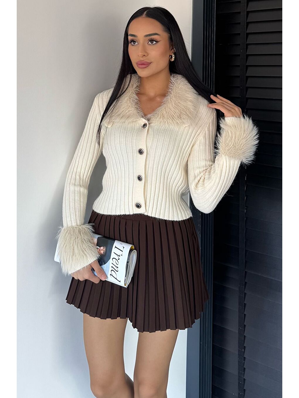 Ekru Kadın Yaka Ve Bilek Pelüşlü Triko Hırka