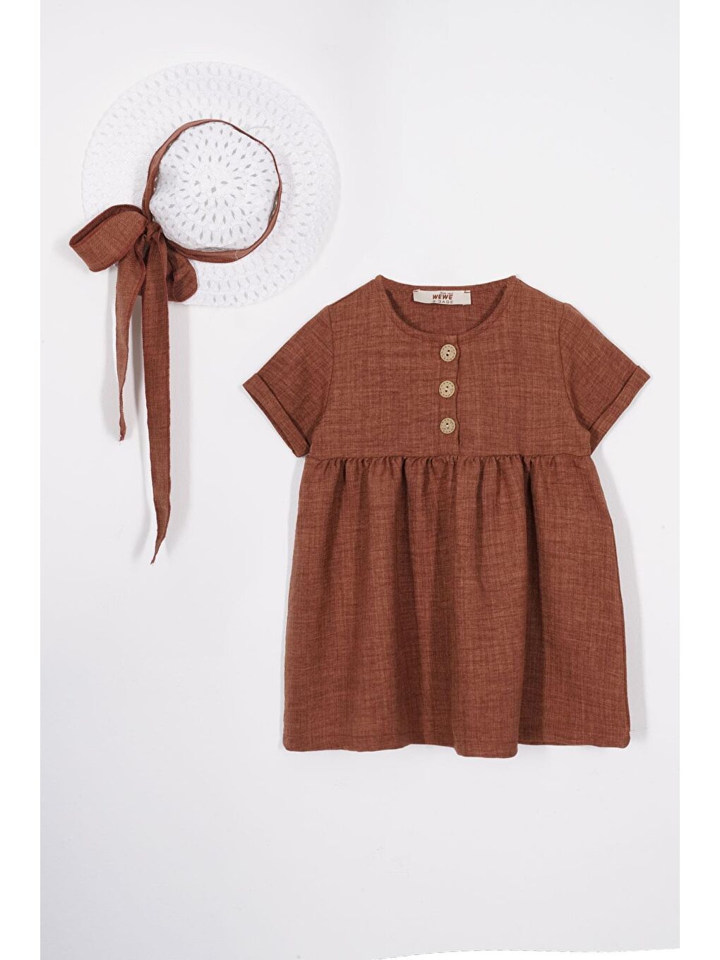 Bisiklet Yaka Düğmeli Şapka Aksesuarlı Kahverengi Renk Kız Çocuk Keten Elbise