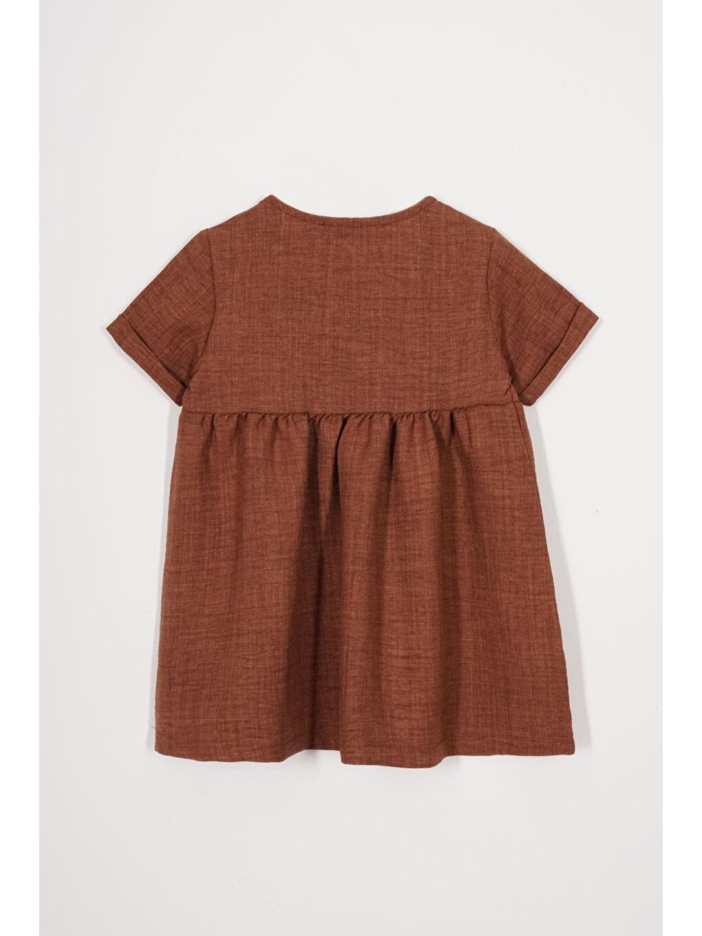 Bisiklet Yaka Düğmeli Şapka Aksesuarlı Kahverengi Renk Kız Çocuk Keten Elbise-2