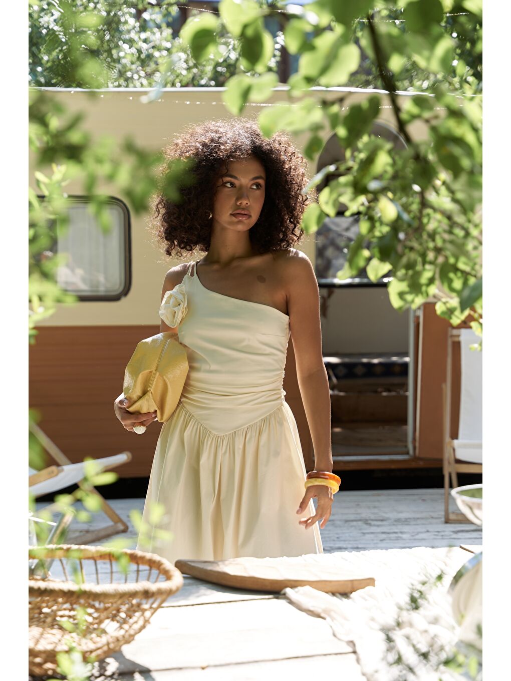 Lissa Tek Omuz Gül Detay Sarı Mini Elbise