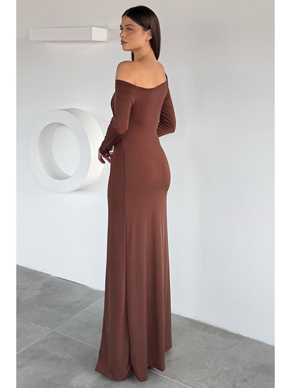 Kahverengi Kadın Omuz Dekolteli Gold Tokalı Drapeli Elastanlı Elbise-3