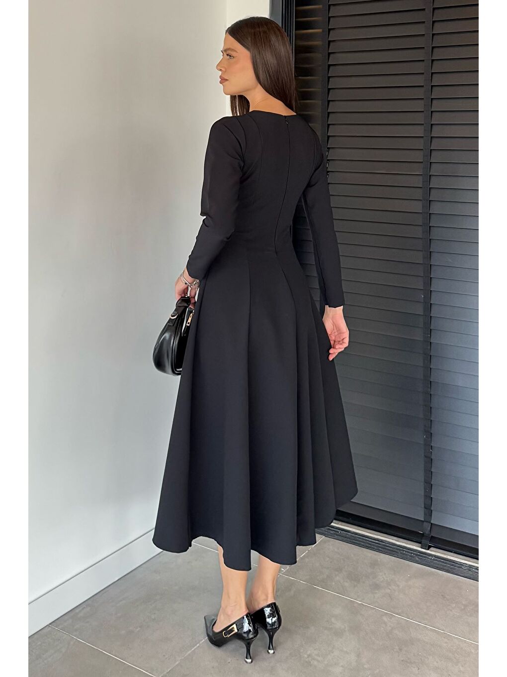 Siyah Kadın Kare Yaka Gold Tokalı Bel Kuşak Detaylı Elbise-4