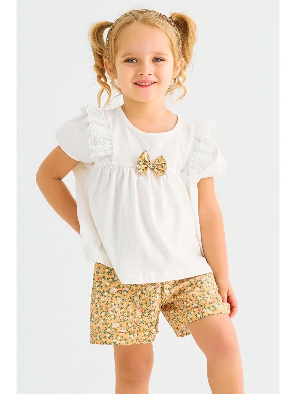 Sarı Bisiklet Yaka Kısa Kol Dantelli Hardal Renk Kız Çocuk Şortlu Takım