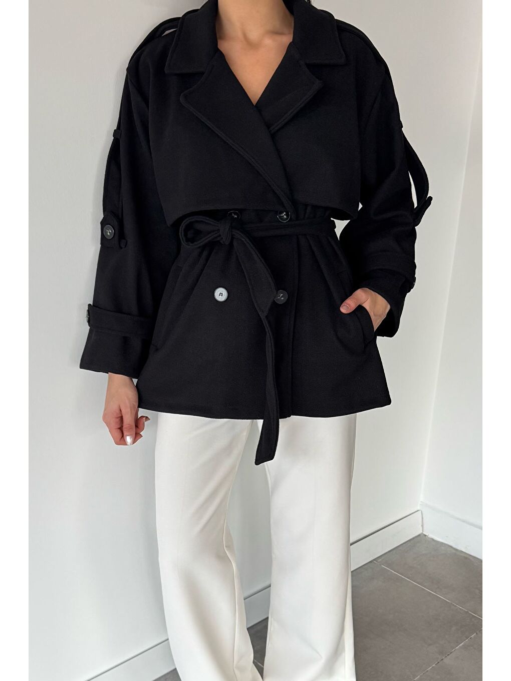 Siyah Kadın Bel Kuşaklı Çift Cepli Kruvaze Yaka Kaşe Kaban-2