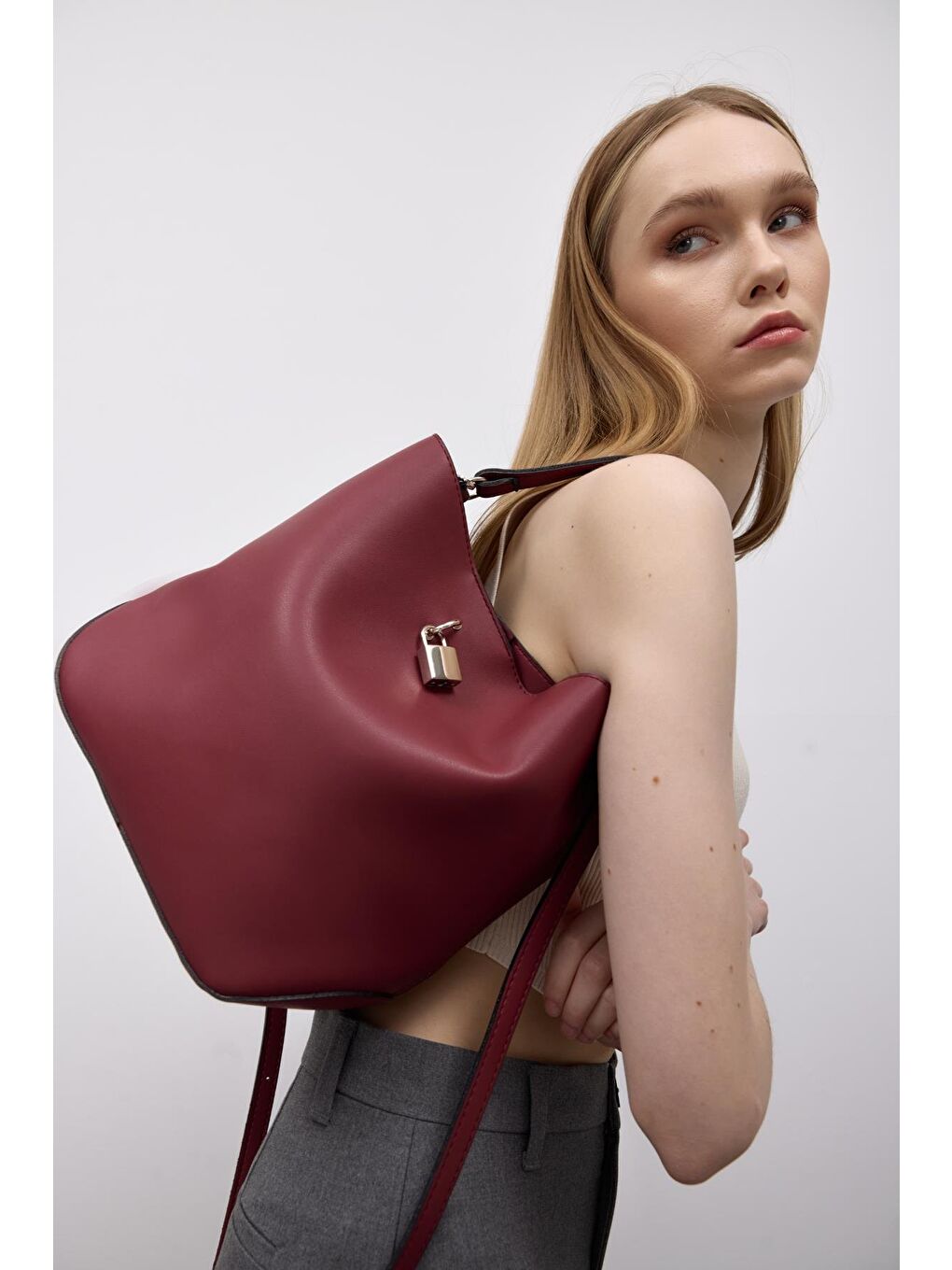 James Kilitli Omuz Çantası Bordo-5