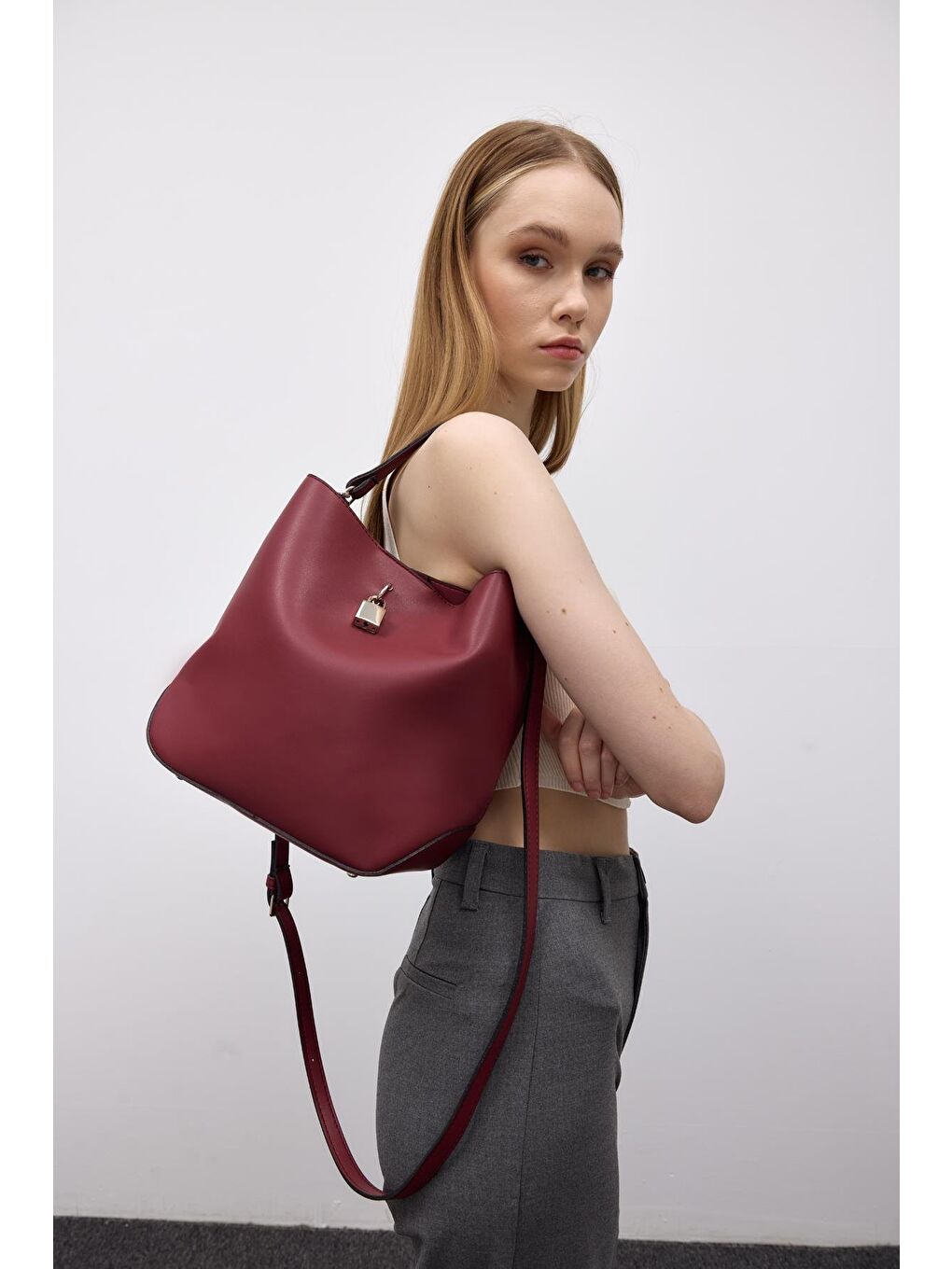 James Kilitli Omuz Çantası Bordo-6