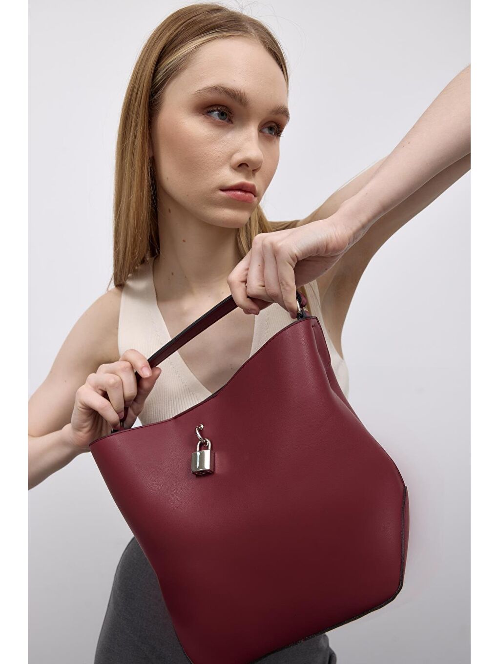 James Kilitli Omuz Çantası Bordo-8