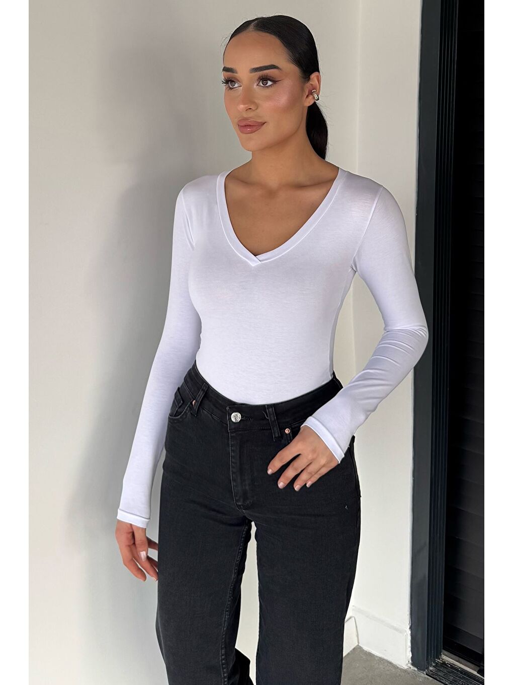 Beyaz V Yaka Uzun Kol Kadın Body Bluz-1