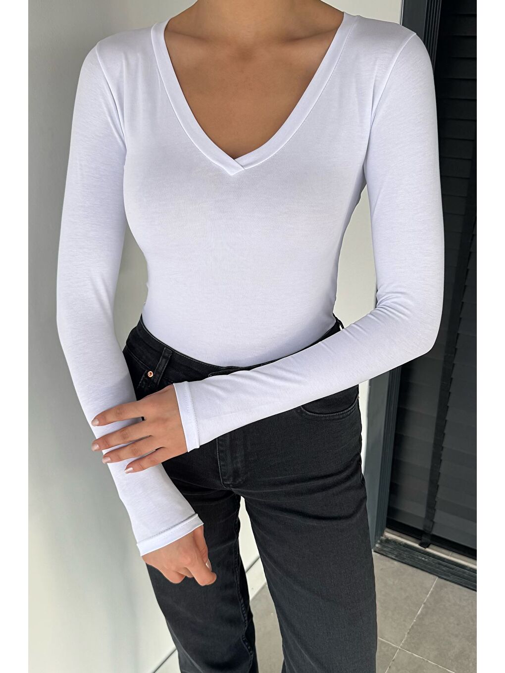 Beyaz V Yaka Uzun Kol Kadın Body Bluz-2