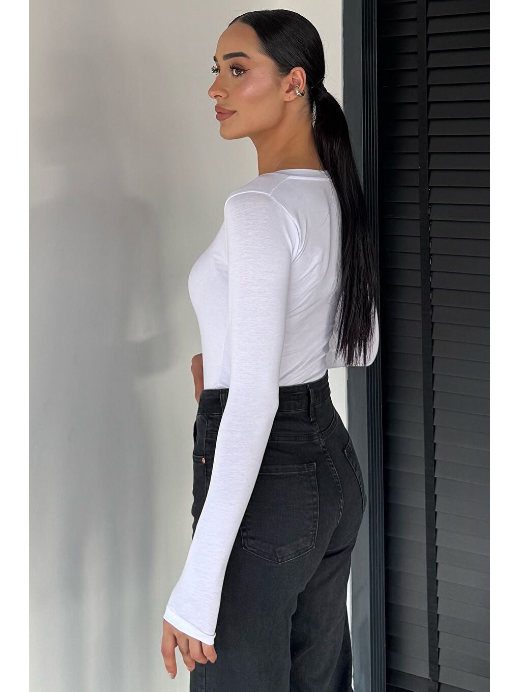 Beyaz V Yaka Uzun Kol Kadın Body Bluz-3
