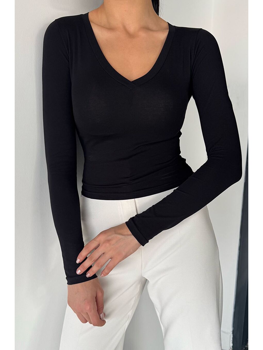 Siyah V Yaka Uzun Kol Kadın Body Bluz