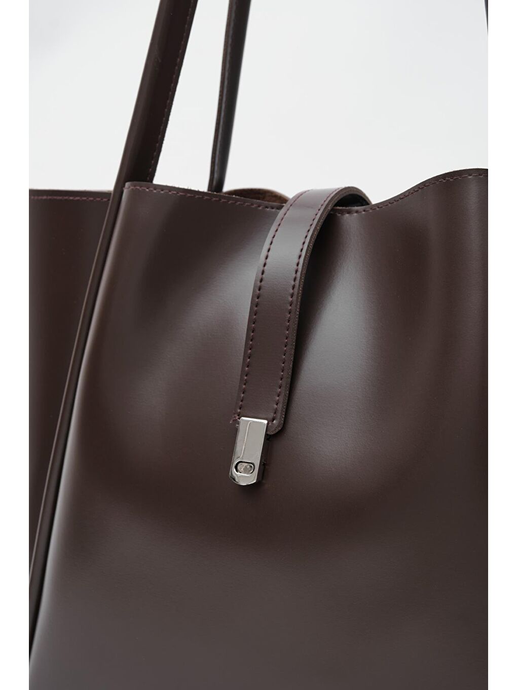 Kahverengi Chester Kilitli Omuz Çantası Acı Kahve-3