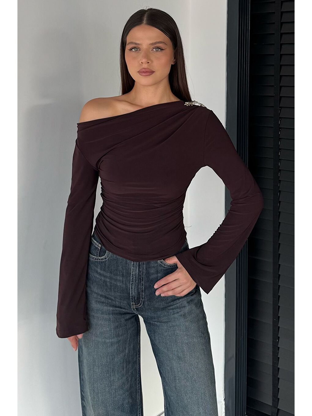 Kahverengi Kadın Bel Büzgülü Güneş Aksesuarlı Bluz-1