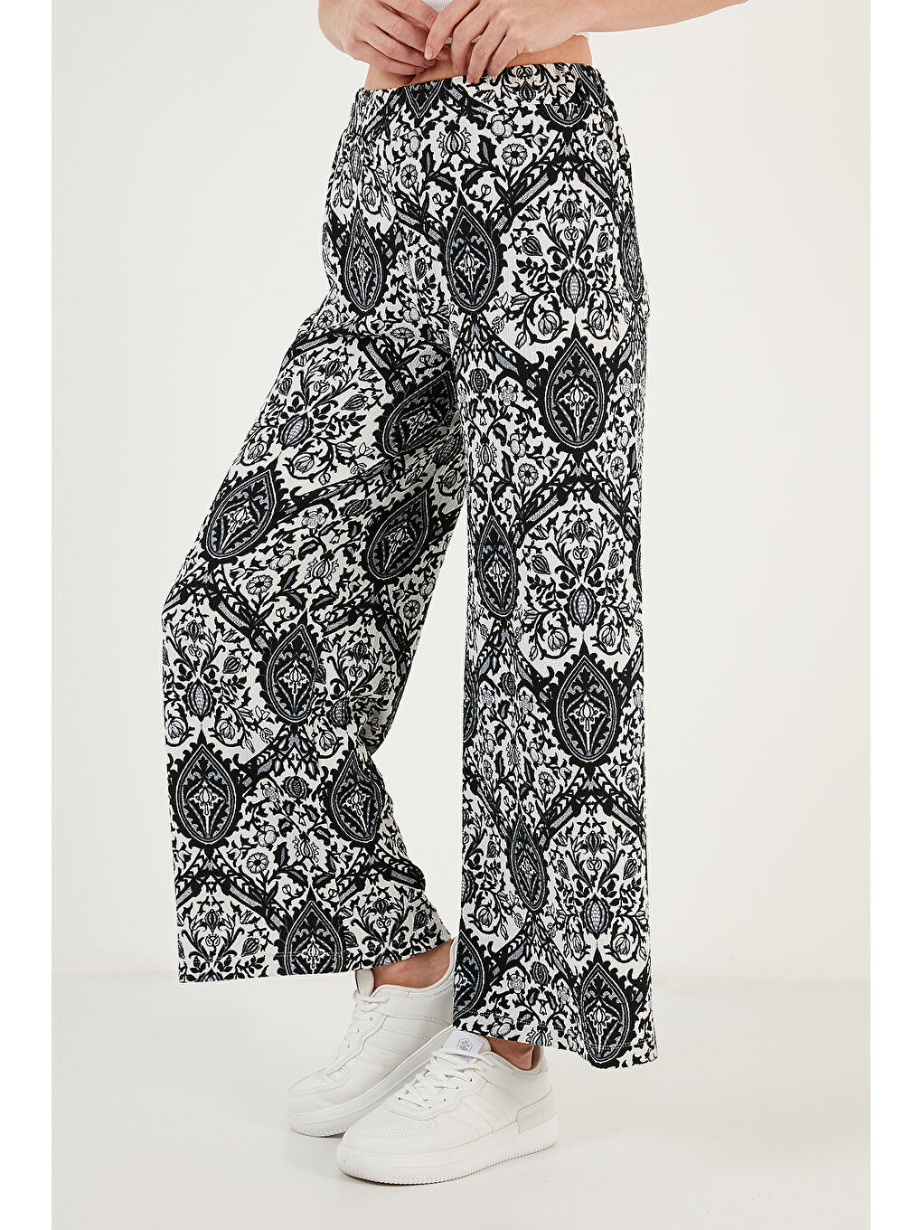 Siyah Desenli Beli Lastikli Bol Paça Kadın Pantolon 5869018-2