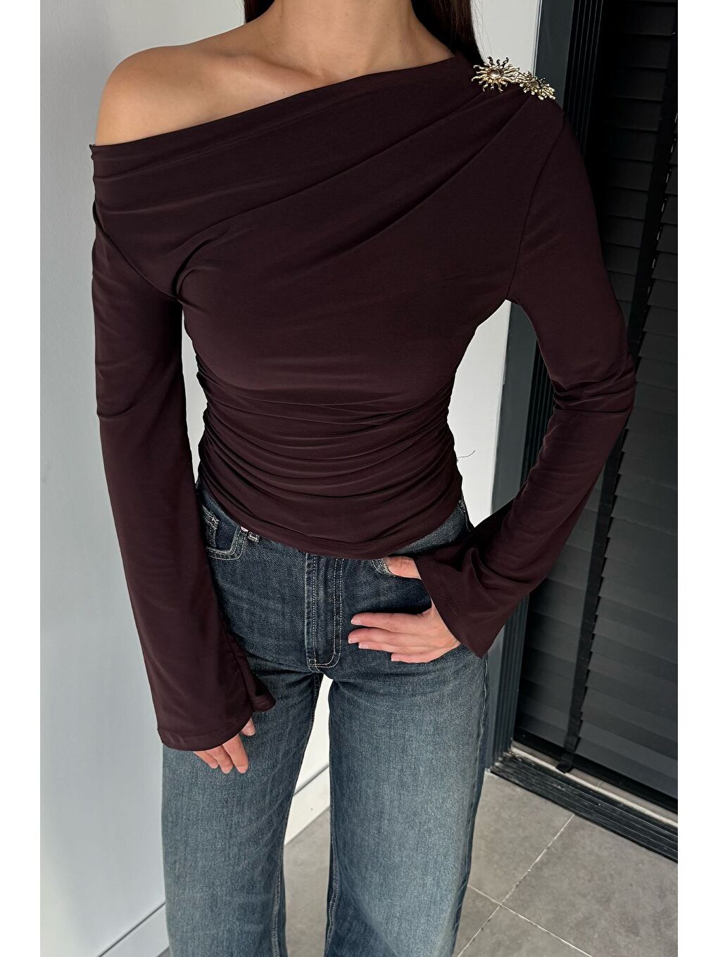 Kahverengi Kadın Bel Büzgülü Güneş Aksesuarlı Bluz-2