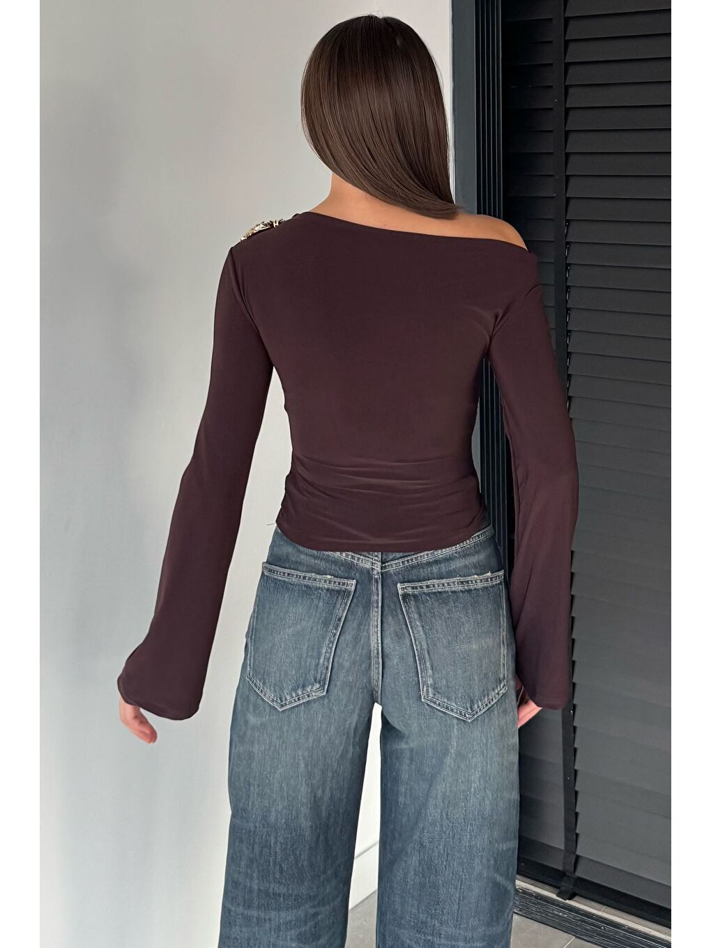 Kahverengi Kadın Bel Büzgülü Güneş Aksesuarlı Bluz-3