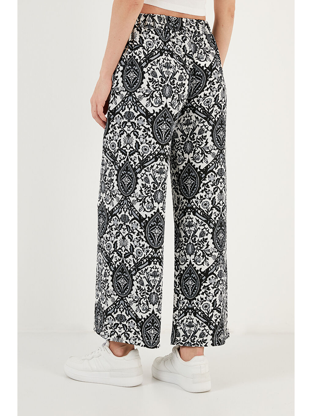 Siyah Desenli Beli Lastikli Bol Paça Kadın Pantolon 5869018-3