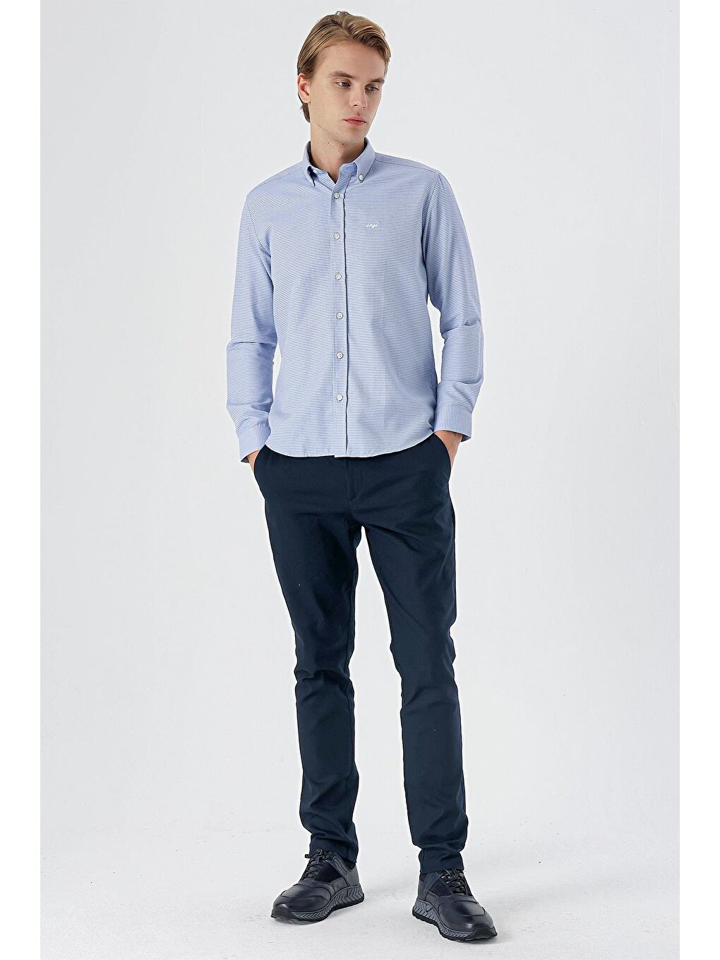 Koyu Mavi Uzun Kollu Desenli Armürlü Düğmeli Yaka Cepsiz  Pamuklu Klasik Slim Fit Gömlek 1004235148-3