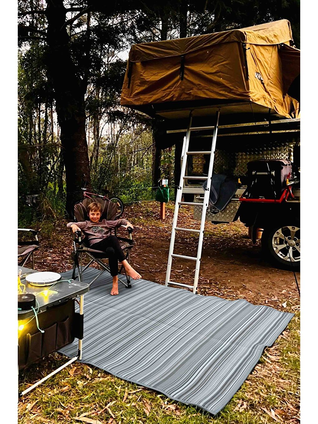 Gri Katlanabilir Plaj Kamp Piknik Bahçe Balkon Teras Hasır Halı Mat Savan Kilim Karavan Halısı-90x180-1