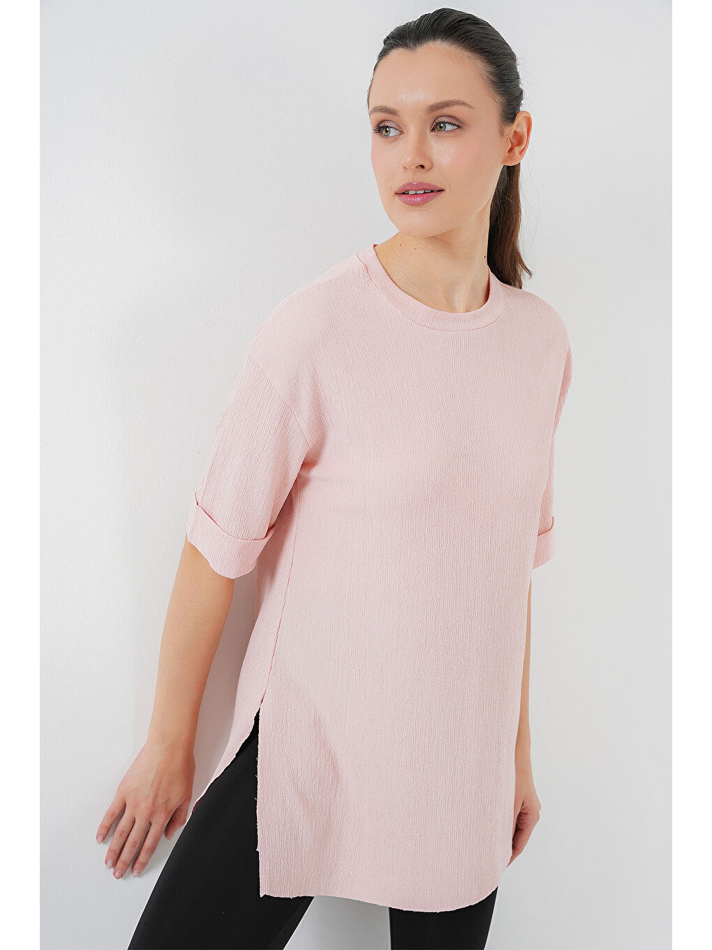 Pembe 4332 Yanı Yırtmaçlı Örme Tişört - Pudra-1