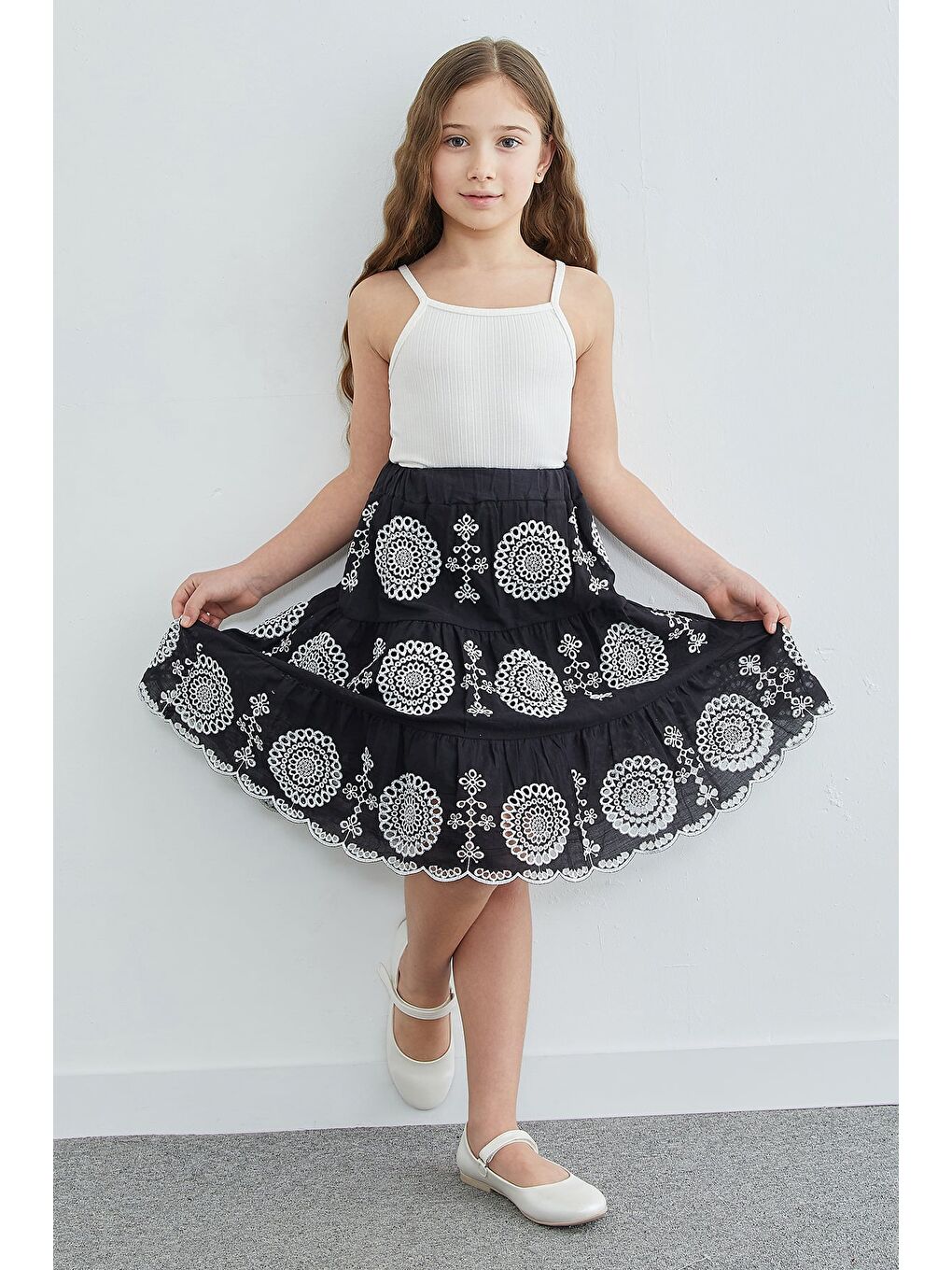Siyah Beli Lastikli Brode Nakışlı Kız Çocuk Etek