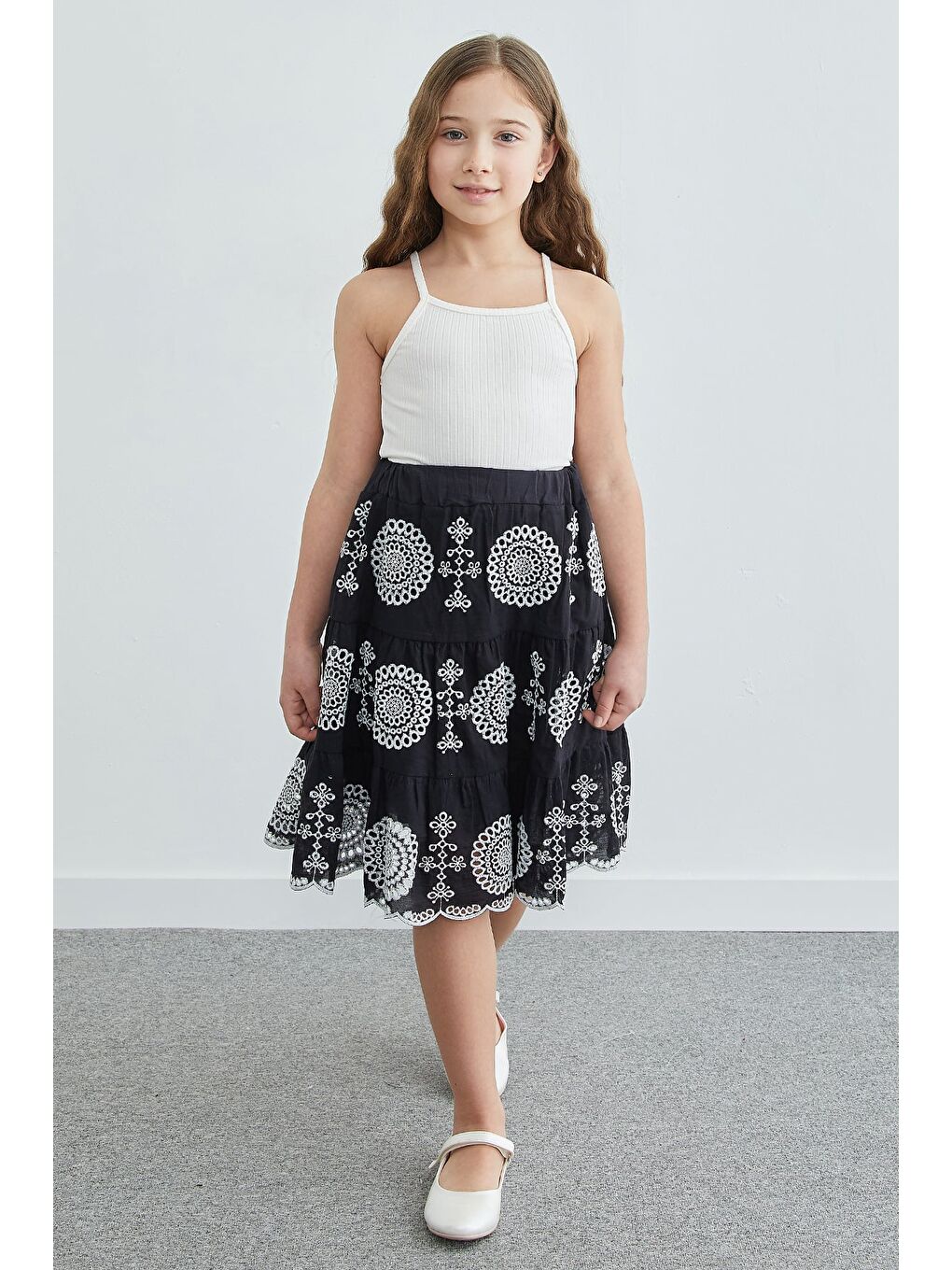 Siyah Beli Lastikli Brode Nakışlı Kız Çocuk Etek-1