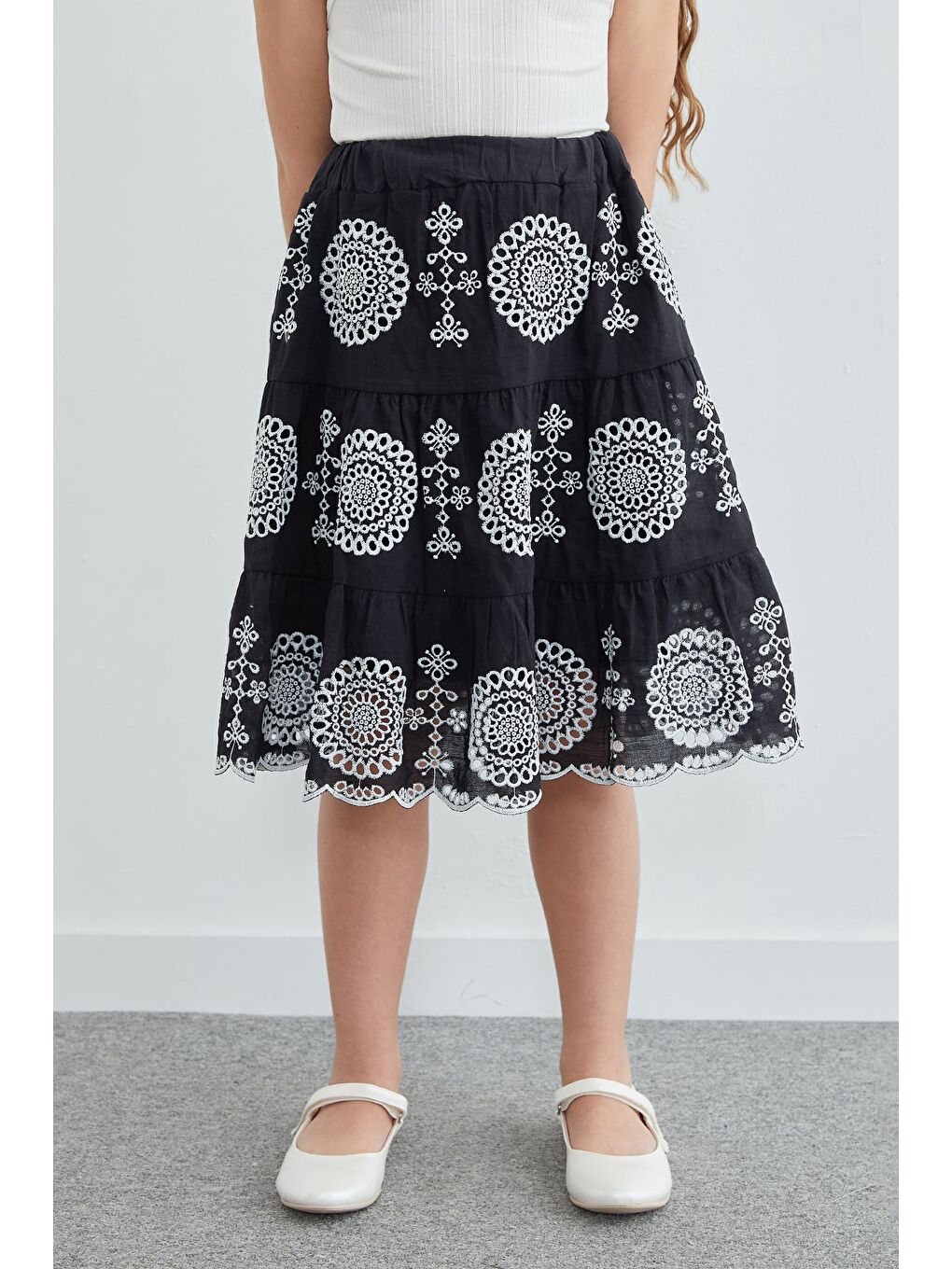 Siyah Beli Lastikli Brode Nakışlı Kız Çocuk Etek-3