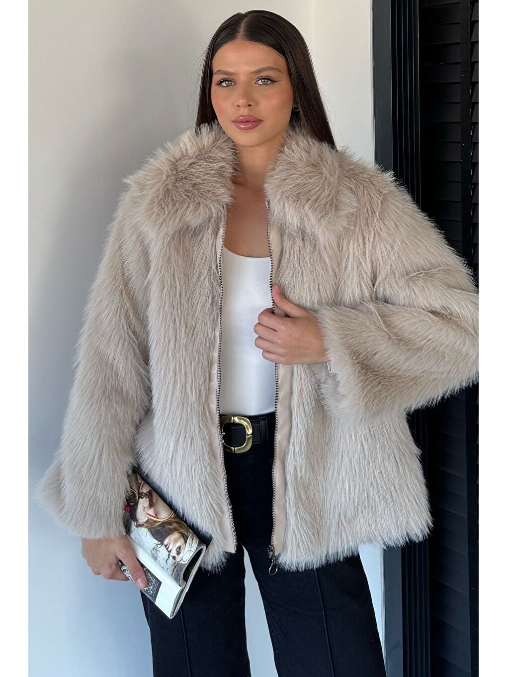 Bej Kadın Ön Fermuarlı Saçaklı Kürklü Mont-2