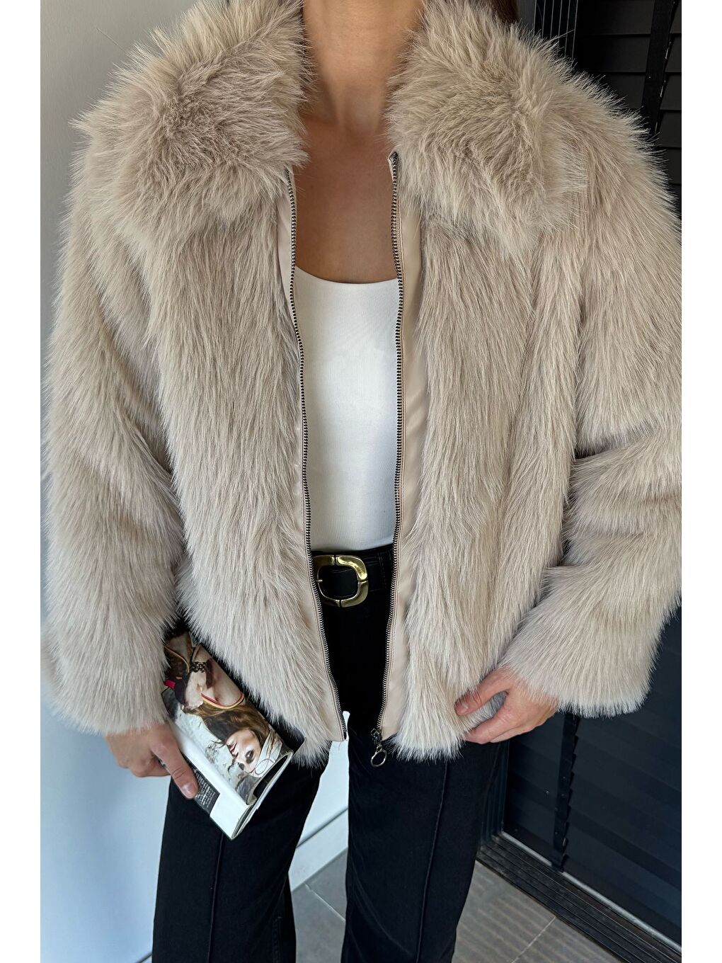 Bej Kadın Ön Fermuarlı Saçaklı Kürklü Mont-5