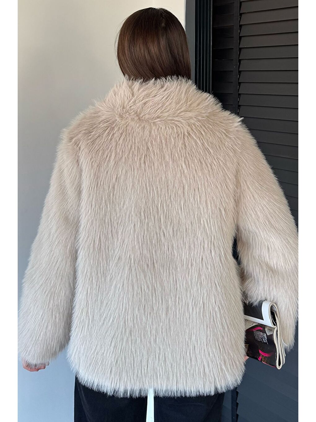 Bej Kadın Ön Fermuarlı Saçaklı Kürklü Mont-7