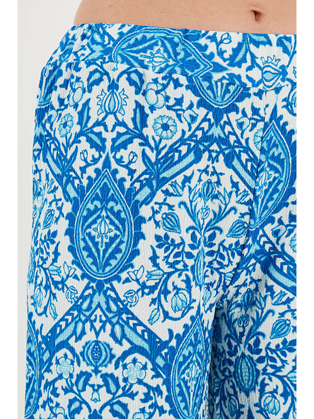 Mavi Desenli Beli Lastikli Bol Paça Kadın Pantolon 5869018-3