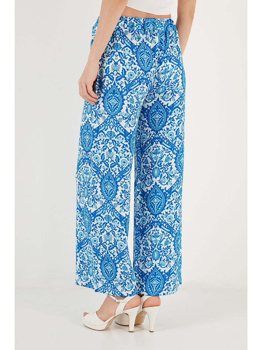 Mavi Desenli Beli Lastikli Bol Paça Kadın Pantolon 5869018-4
