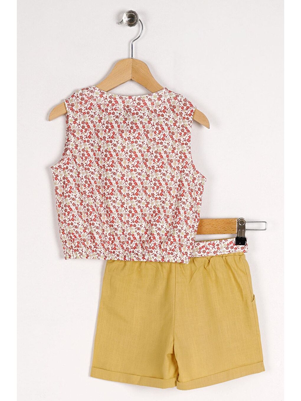 Kahverengi Bisiklet Yaka Sıfır Kol Çiçek Desenli Yaka Bağcıklı Kahve Hardal Renk Kız Çocuk Şortlu Takım-1