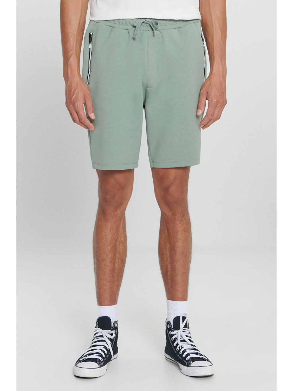 Erkek Taş Yeşili Standart Fit Normal Kesim Cepli Rahat Şort-1