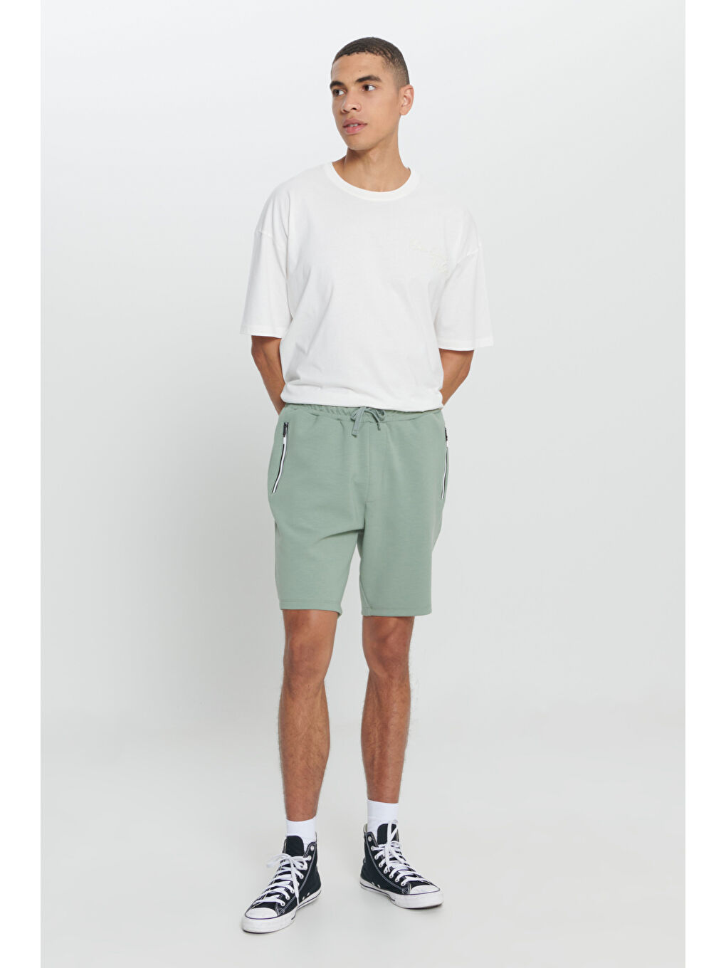 Erkek Taş Yeşili Standart Fit Normal Kesim Cepli Rahat Şort-2
