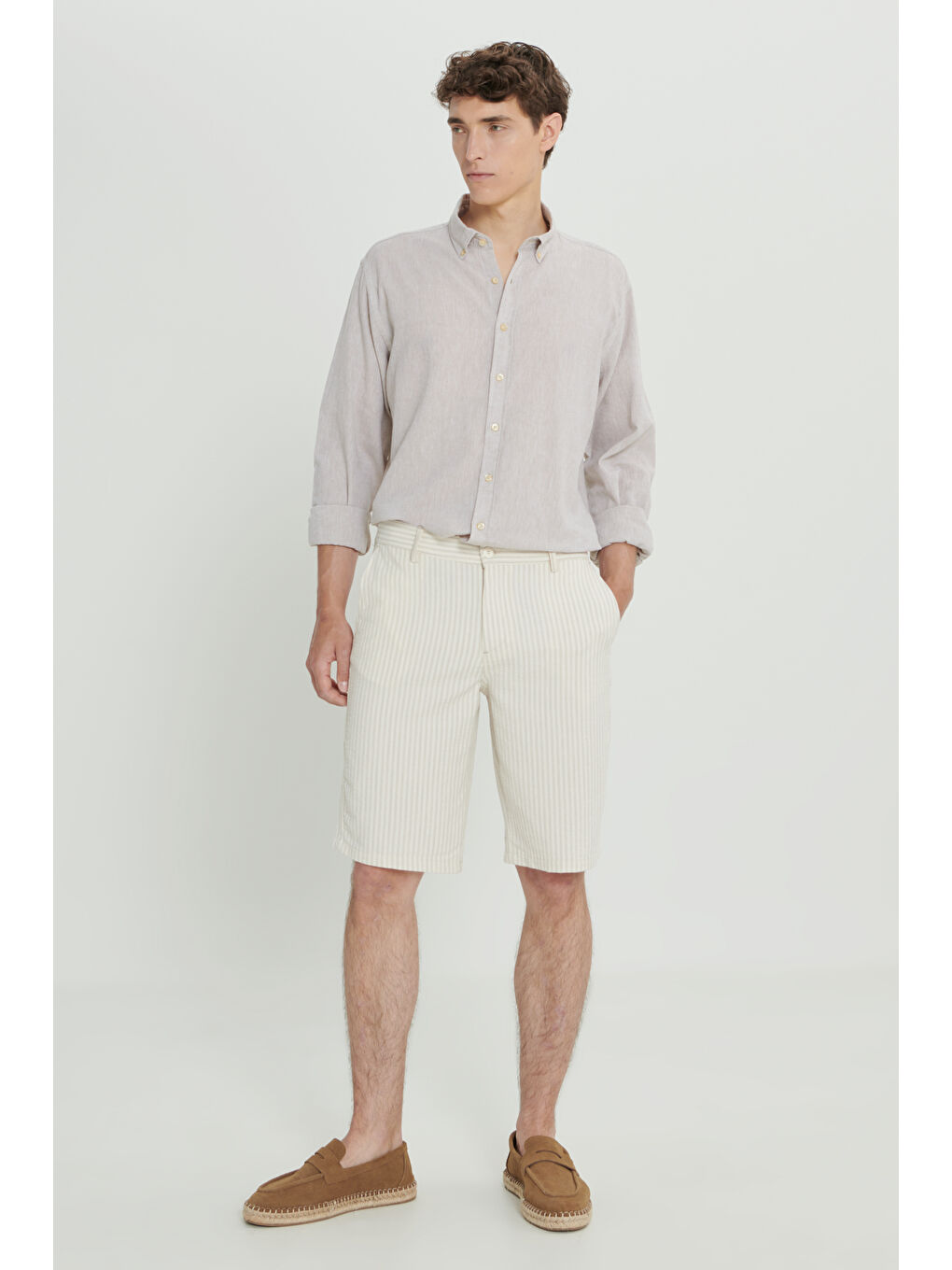 Erkek Gri-Ekru Comfort Fit Rahat Kesim %100 Pamuk Çizgili Yan Cep Şort-2