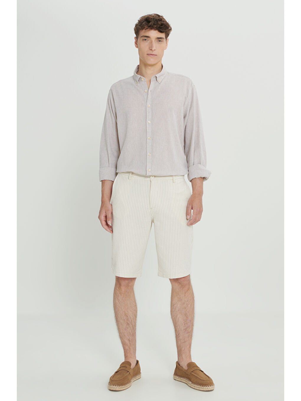 Erkek Gri-Ekru Comfort Fit Rahat Kesim %100 Pamuk Çizgili Yan Cep Şort-3